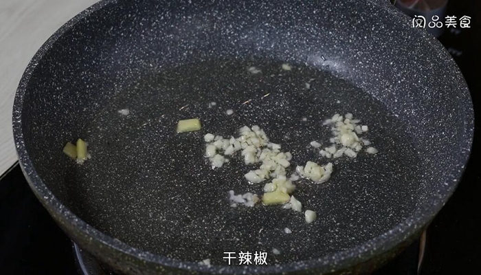 爆炒肉皮做法步骤：6