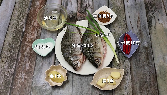 五香酥鱼做法步骤：1