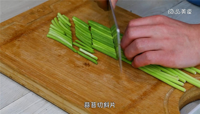 蒜苔炒豆腐做法步骤：2