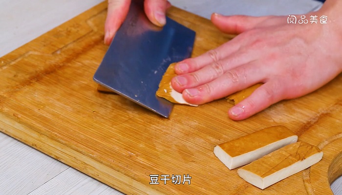 豆干回锅肉做法步骤：3