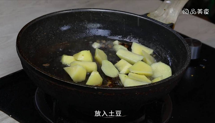 土豆炒豆腐干做法步骤：9