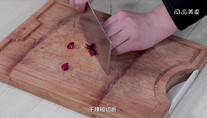 白菜炒豆皮做法步骤：7