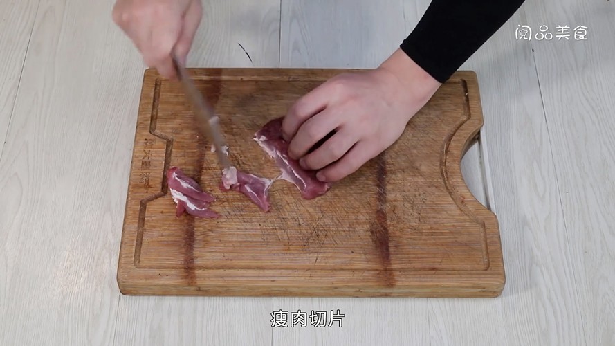 茄子青椒炒肉做法步骤：2