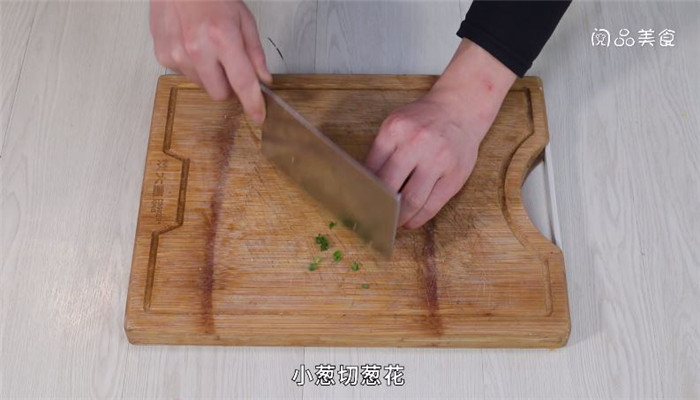 鱼丸炒蘑菇土豆萝卜汤做法步骤：5