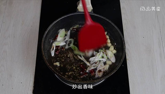 白菜炒豆皮做法步骤：8