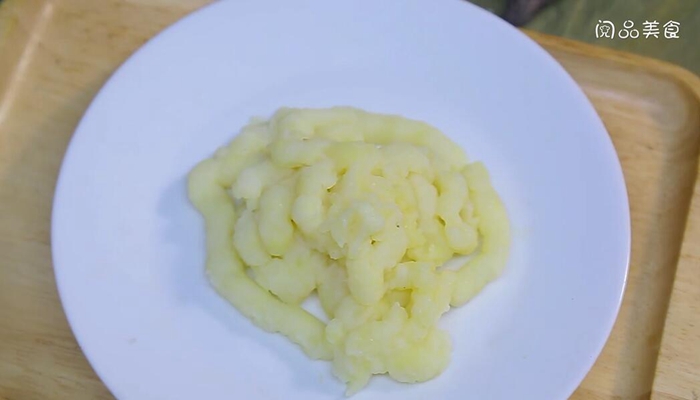 土豆牛奶泥做法步骤：4
