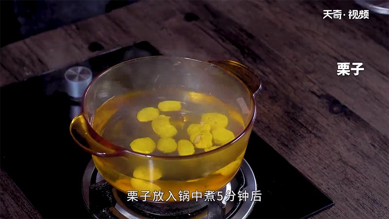 板栗烧鸡做法步骤：5