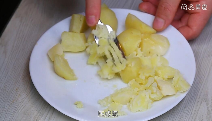 土豆牛奶泥做法步骤：3