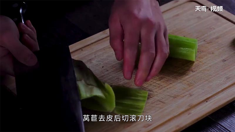 莴苣烧肉圆做法步骤：2