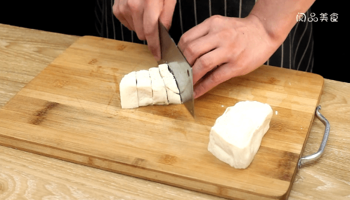 香菇炖豆腐做法步骤：2