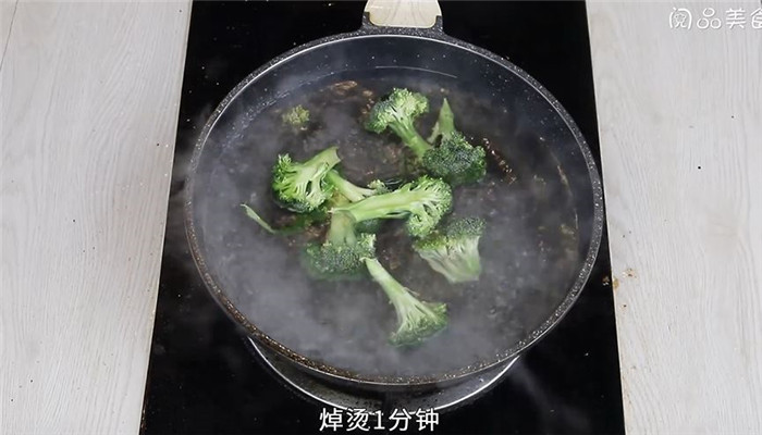 黄瓜木耳腐竹炒肉做法步骤：8