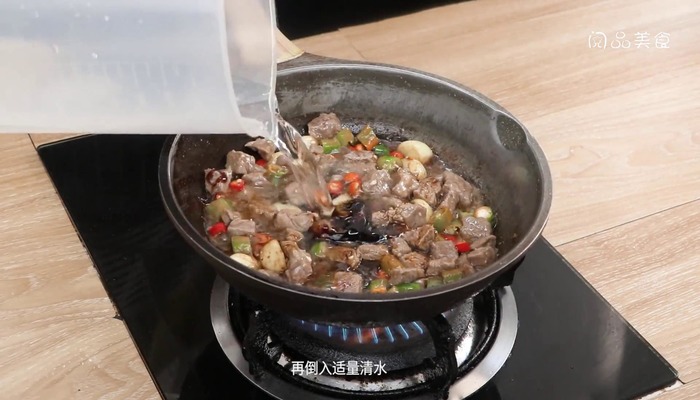 尖椒大蒜牛肉粒做法步骤：10