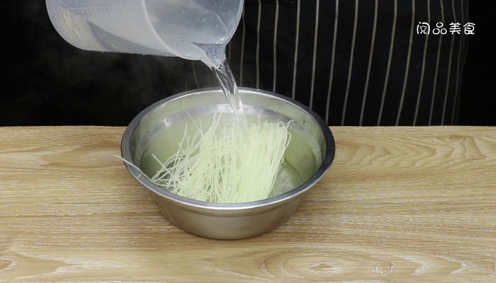 砂锅米线做法步骤：3