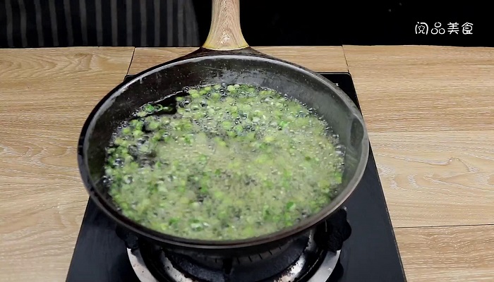蒜香香酥豌豆做法步骤：5