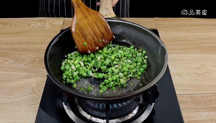 蒜香香酥豌豆做法步骤：7