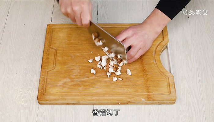 土豆香菇烩饭做法步骤：3