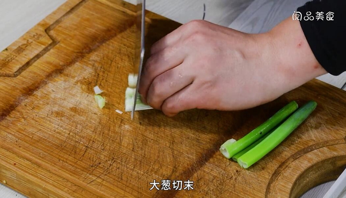 姜葱炒花蟹做法步骤：3