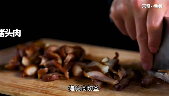 青椒炒猪头肉做法步骤：3