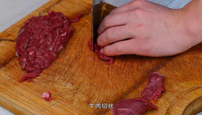 牛肉酸辣里脊做法步骤：5