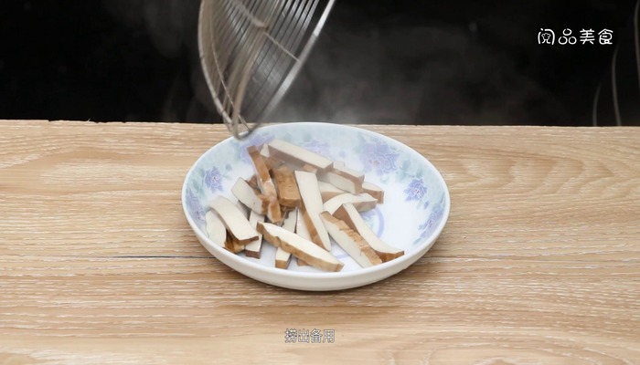 韭菜炒豆干做法步骤：7