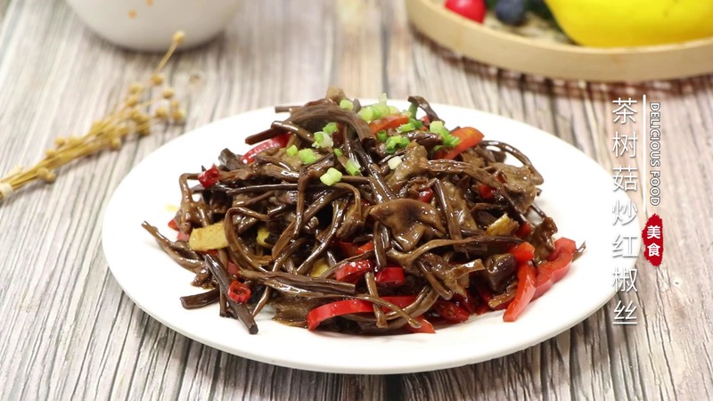 茶树菇炒红椒丝