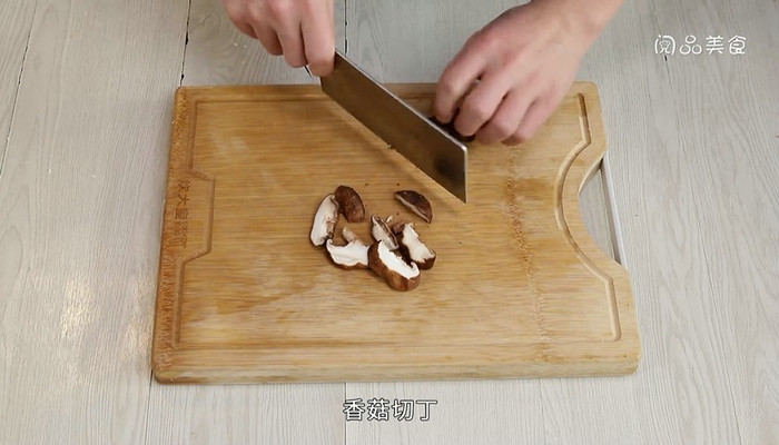 香菇肉丁炒饭做法步骤：2