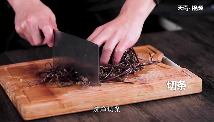 干蕨菜炒腊肉做法步骤：2