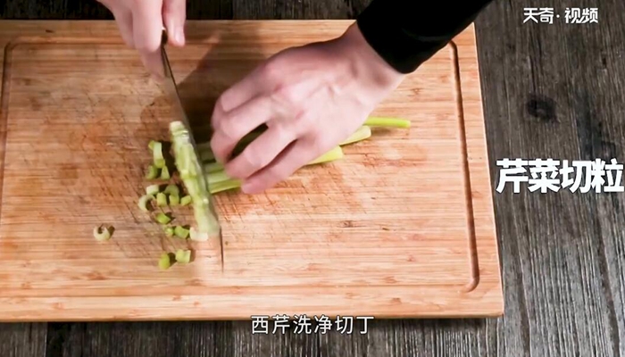 芹菜甜椒牛肉做法步骤：2