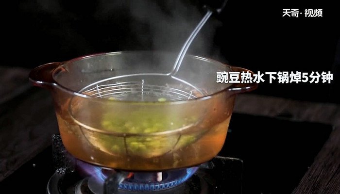 鹅肝虾仁炒饭做法步骤：7