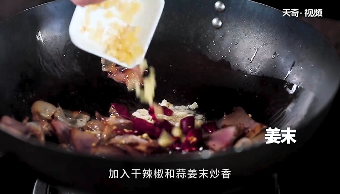 干蕨菜炒腊肉做法步骤：7