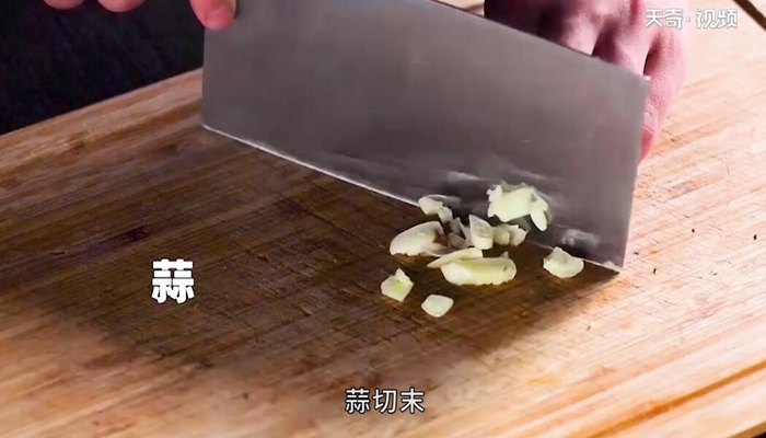 芹菜炒千张做法步骤：5