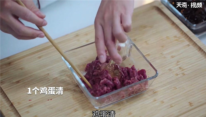 木耳炒牛肉做法步骤：5