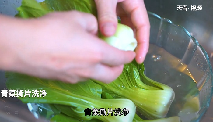 浇汁香菇炒青菜做法步骤：2