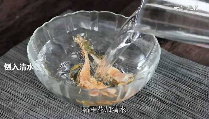 霸王花炖鸡做法步骤：2