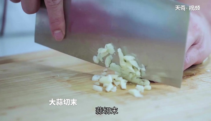 茄汁炒蘑菇做法步骤：4