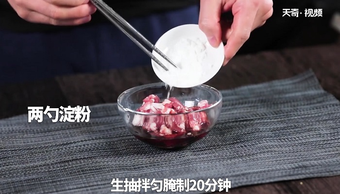 蟹味菇炒肉做法步骤：7