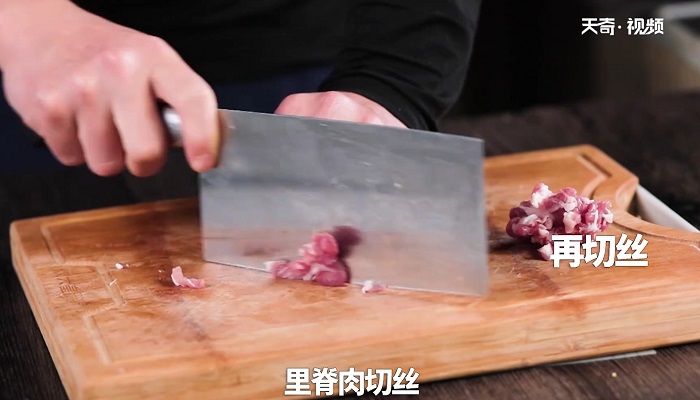 蟹味菇炒肉做法步骤：6