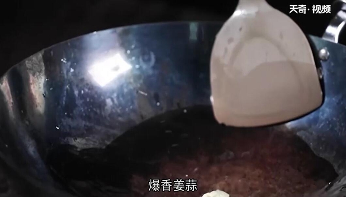 豌豆木耳炒鱼块做法步骤：8