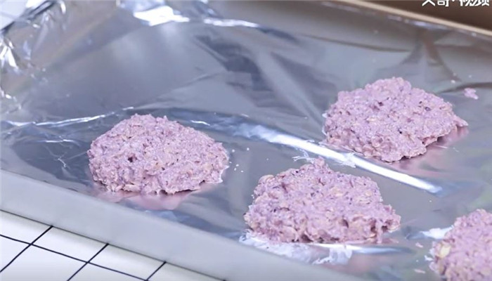 无油低脂蓝莓酸奶燕麦饼干做法步骤：3