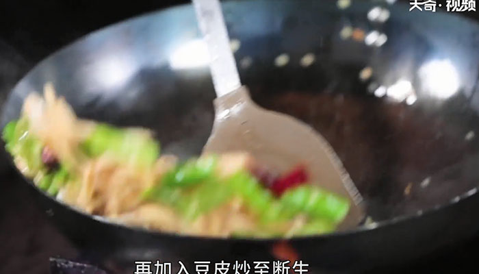 尖椒干豆腐做法步骤：7