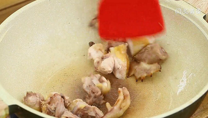 香菇粉皮炖鸡做法步骤：7