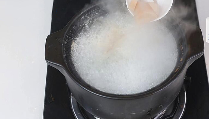 酸萝卜老鸭汤的做法做法步骤：7