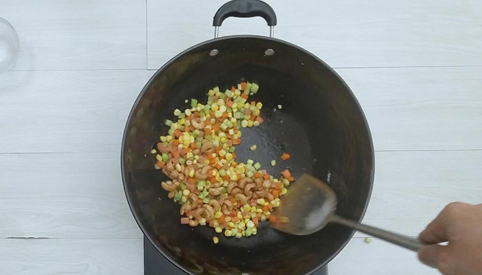 腰果玉米的做法做法步骤：5