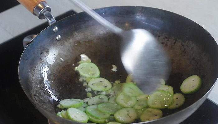丝瓜瘦肉汤的做法做法步骤：7