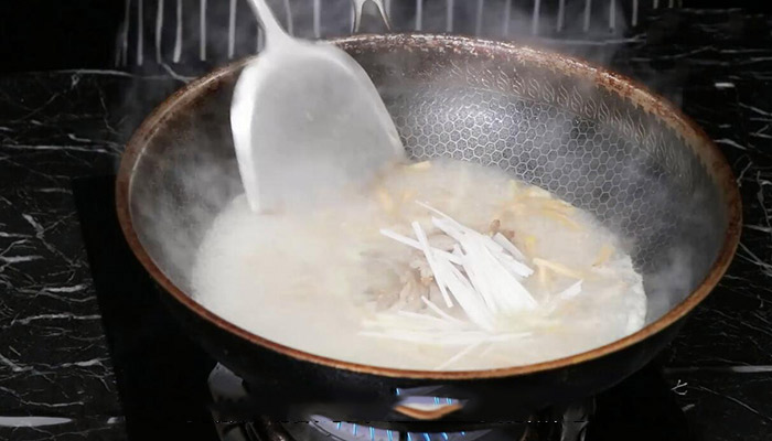 黄花肉片汤的做法做法步骤：7