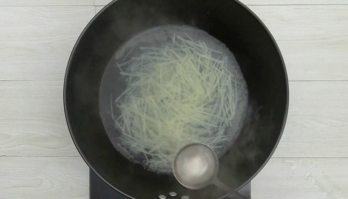 土豆汤的做法做法步骤：5
