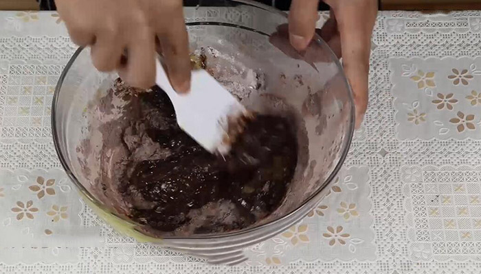 黑森林蛋糕的做法做法步骤：3