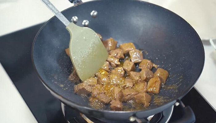 杏鲍菇牛肉粒的做法做法步骤：6