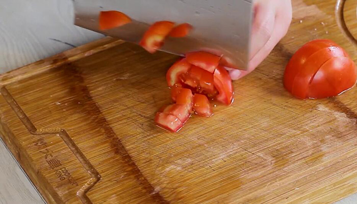 番茄玉米炒饭怎么做好吃做法步骤：2