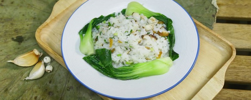 酸菜虾米炒饭的做法